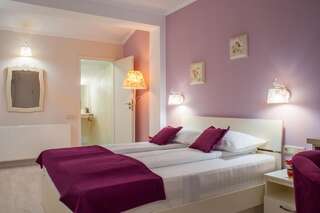 Отель Seva Hotel Health Club Кымпина Бюджетный двухместный номер с 1 кроватью или 2 отдельными кроватями-1