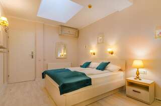 Отель Seva Hotel Health Club Кымпина Бюджетный двухместный номер с 1 кроватью или 2 отдельными кроватями-4