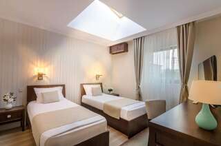 Отель Seva Hotel Health Club Кымпина Двухместный номер с 1 кроватью или 2 отдельными кроватями-1