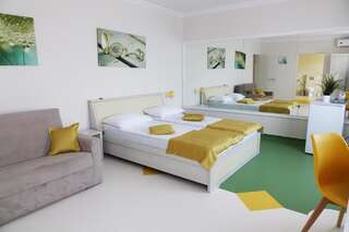 Отель Seva Hotel Health Club Кымпина Двухместный номер с 1 кроватью или 2 отдельными кроватями - Подходит для гостей с ограниченными физическими возможностями-2